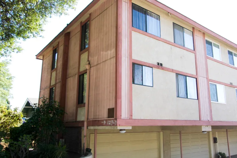 The parking for 129 S Marguerita Ave