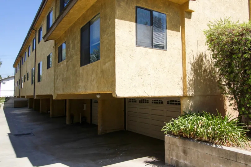 The parking at 324 N Stoneman Ave