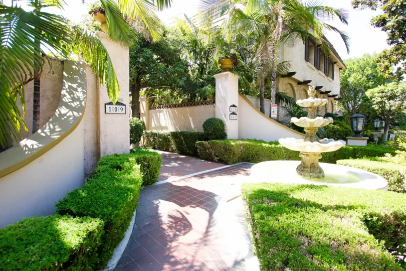 The walkway up to Alhambra Townhouse in Alhambra California
