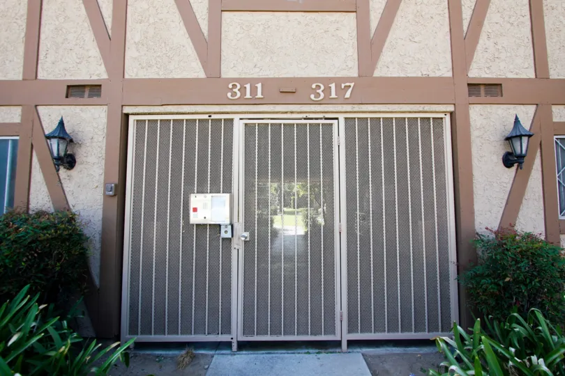 The entrance into Almansor Park Estates