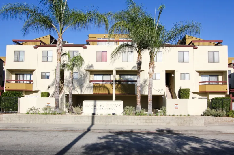 The view of Marengo Manor from the street