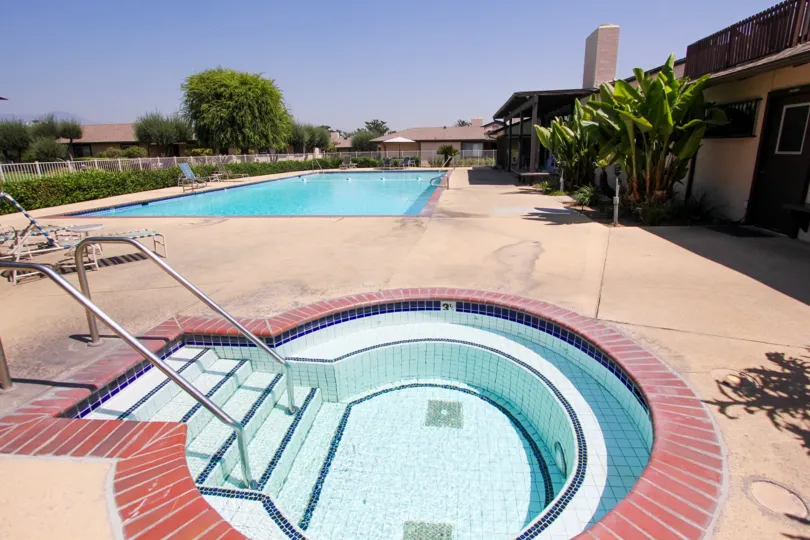 The hot tub that is seen at Park Alhambra