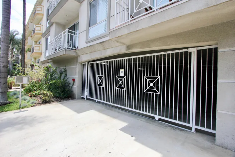 amazingly clean gate entrance of 117 S Clark, Beverly Center, California