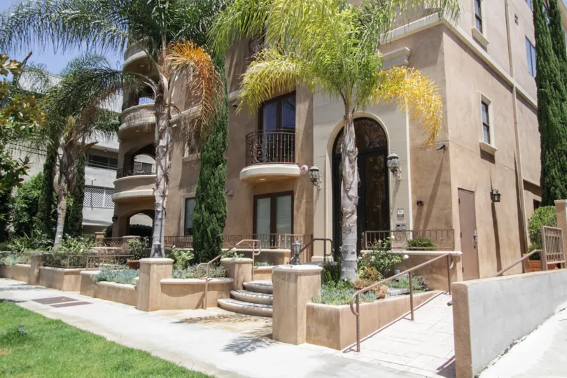 The entryway up to 420 S Hamel in Beverly Center