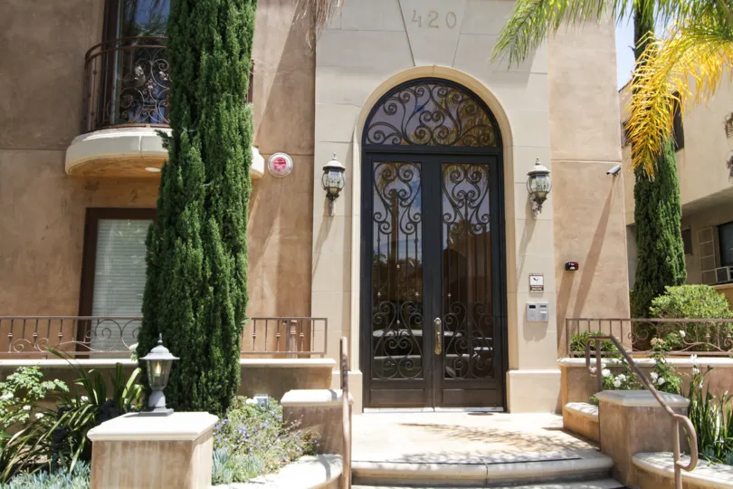 The entrance into 420 S Hamel in Beverly Center