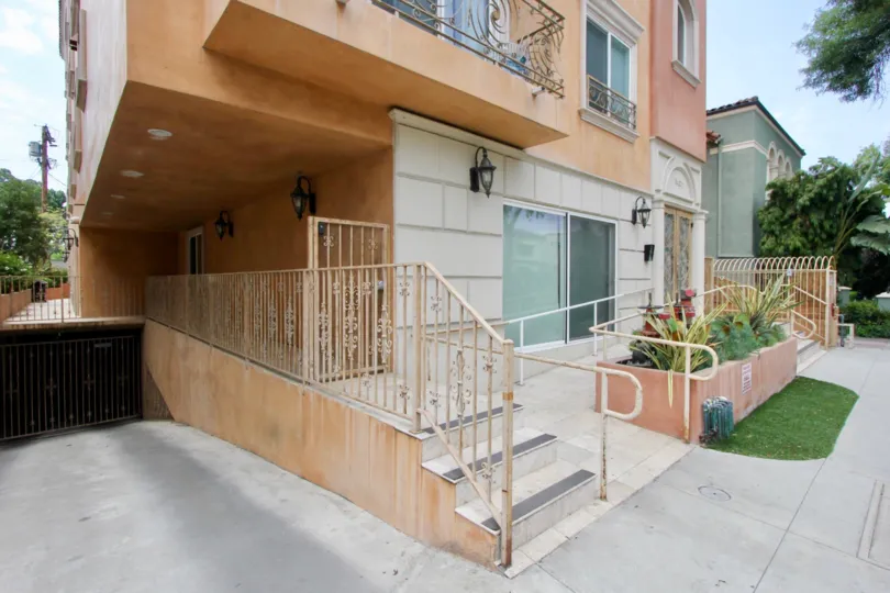 A simple beautiful house in 8420 Blackburn which is builted in modern style and decorated the house with plants