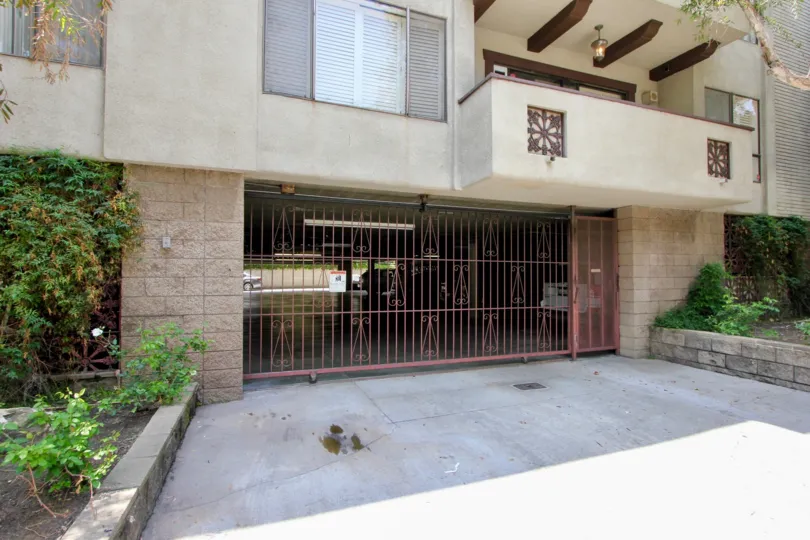 Estimate based on 2 beds, 3 baths, 1, 576 sq. beverly centerft