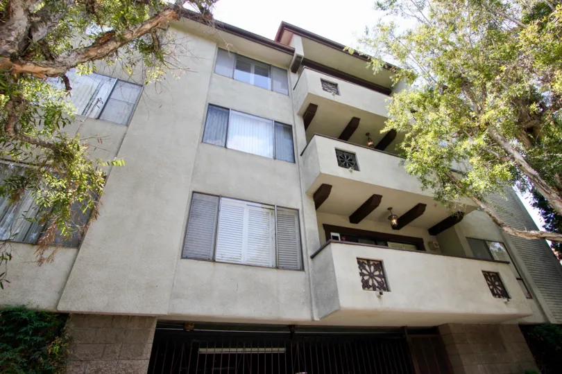 A close view of 853 Le Doux and it's beautiful view, Beverly Center, California