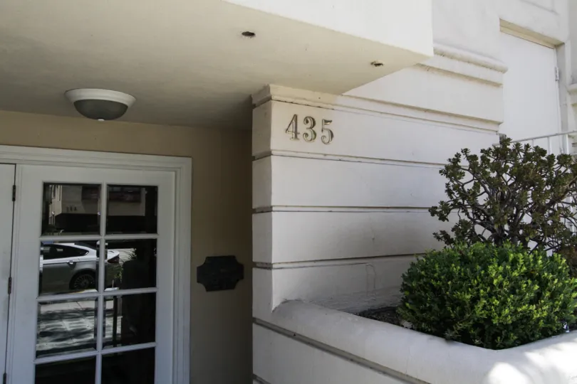 The building numbers of Arnaz Crown in Beverly Center