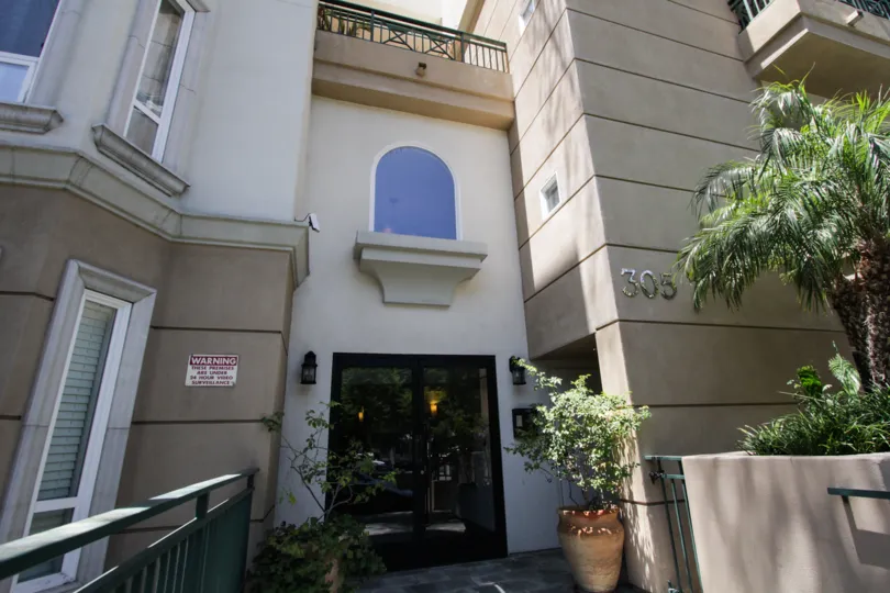 The entrance into Arnaz Grove