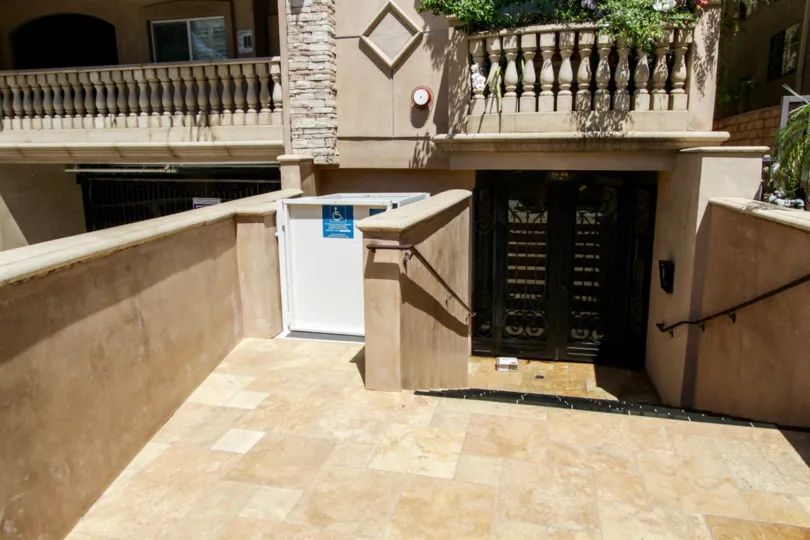 The entrance into Bedford Villas