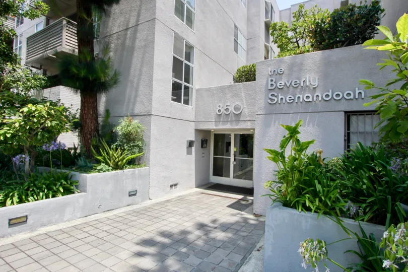 Entrance to The Beverly Shanandoah in Beverly Center California