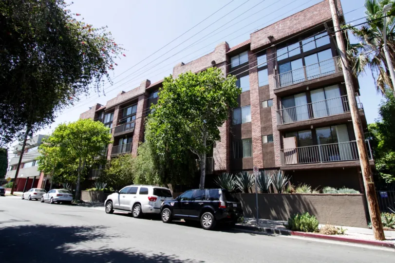 The street view of Chalmers Wooster Plaza in Beverly Center