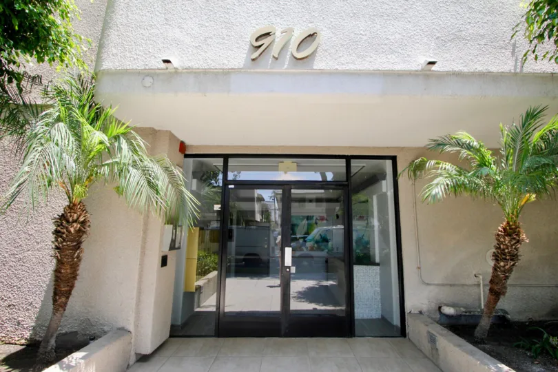 New Bedford apartment in the city of beverly center, CA