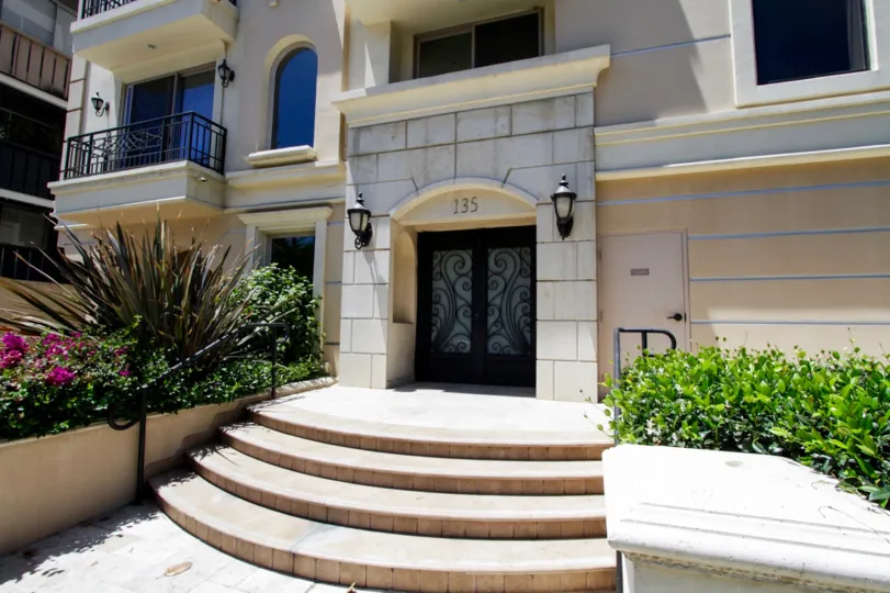 The entrance into Piazza Del Swall in Beverly Center