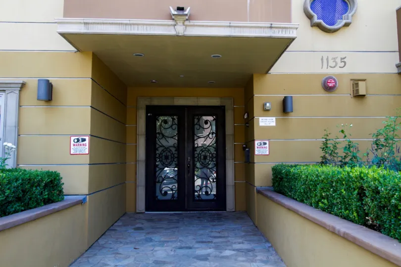 The entrance into Shenandoah Condos in Beverly Center