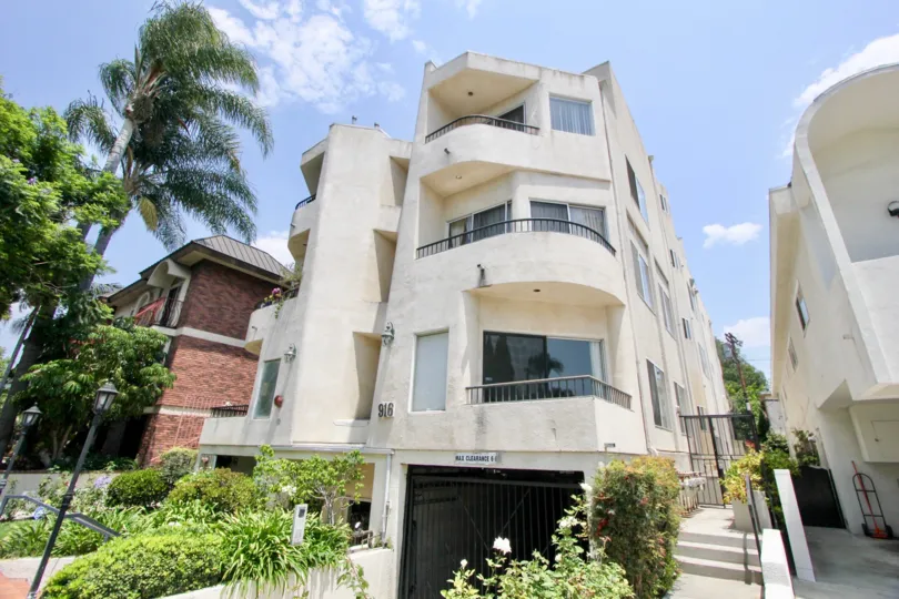 Creamy and classily designed edifice of Shenandoah Place, Beverly Place, California