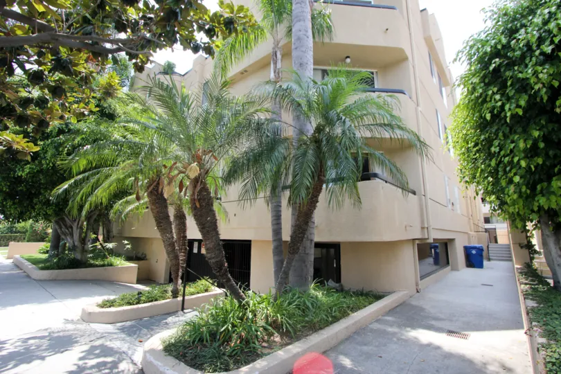 Shenandoah Villas corner view of building, entrances, and walkway adjoining building in Beverly Center, California