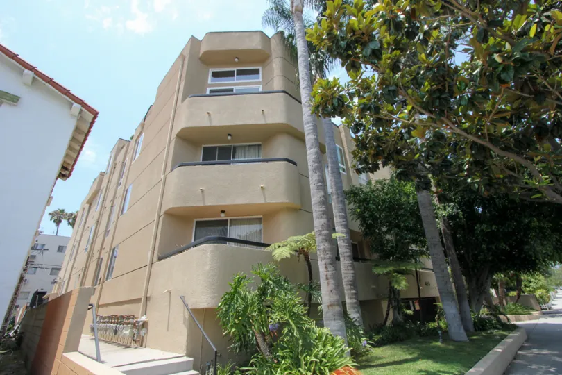 Shenandoah Villas is a big building and the balcony view is very eco friendly