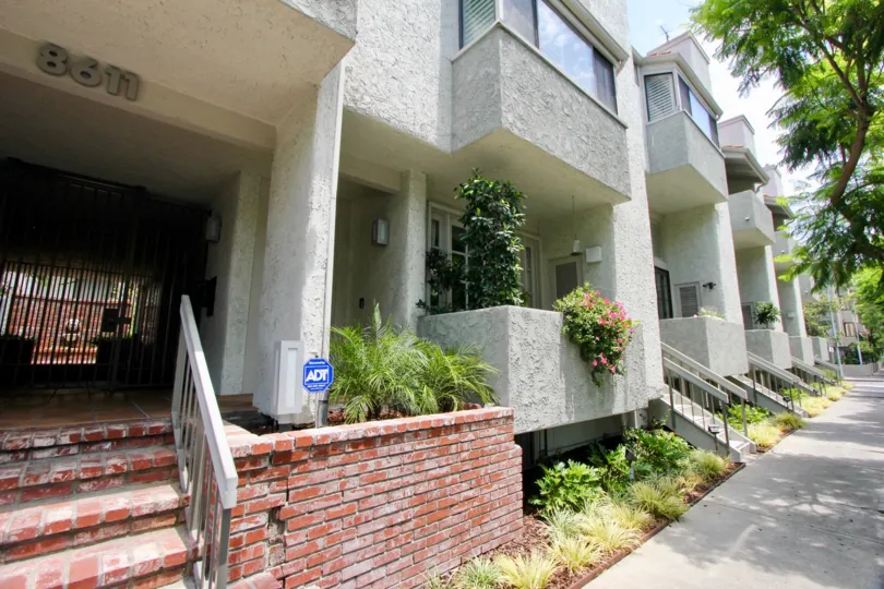Clean and amazing view of the Sherbourne Villas, Beverly Center, California