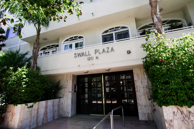 The entryway into Swall Plaza