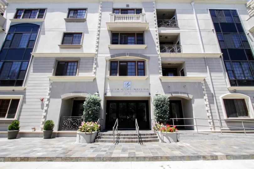 The entryway into Swall Promenade