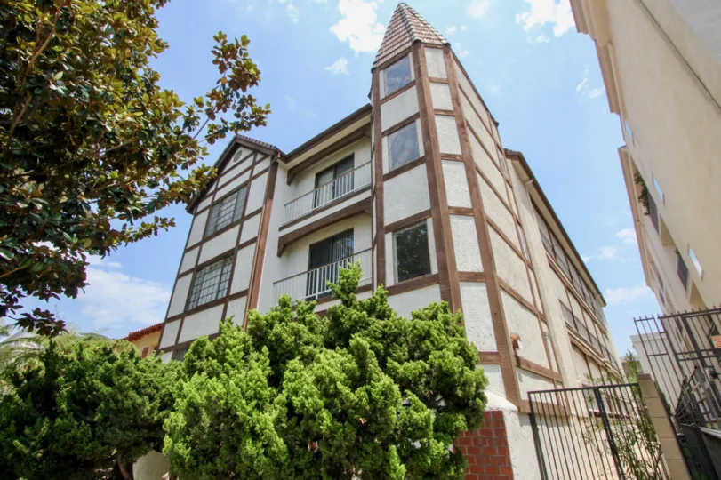 A sunny day at the front part of the Swall Tudor's community in Beverly Center, CA