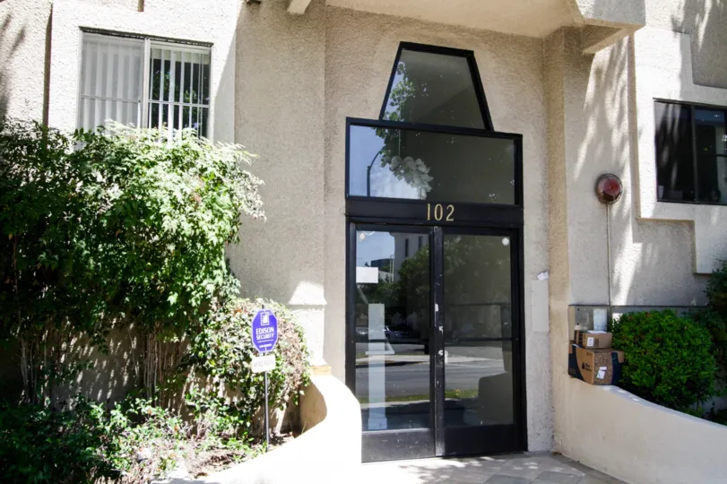 The entrance into Sweetzer Villa in Beverly Center