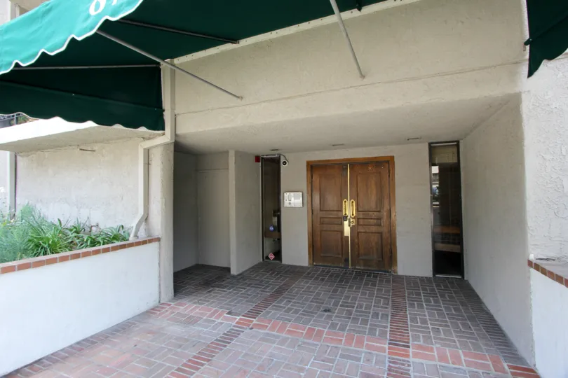 the gregory in beverly center california awaits the discerning renter, private entrances and parking are only a few of teh amenities that are sure to please.