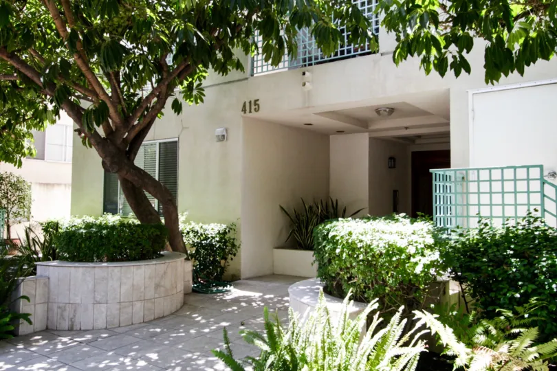 The entryway into Willaman Regency in Beverly Center