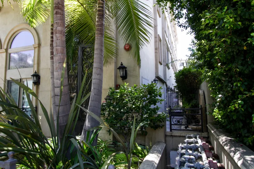 The landscaping seen around Willaman Villas
