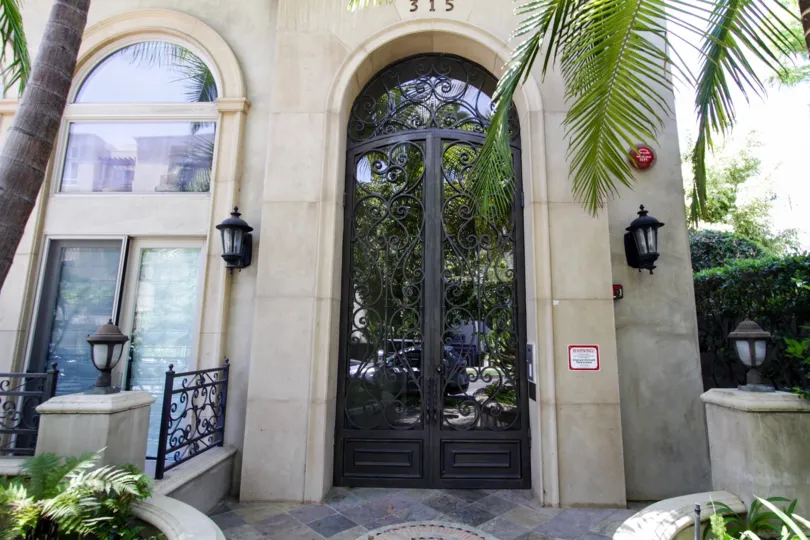 The arched door entrance into Willaman Villas