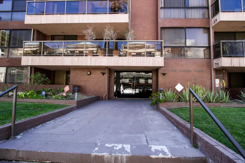 The entrance into 125 N Gale in Beverly Hills