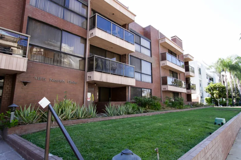 The front of the building at 125 N Gale in Beverly Hills