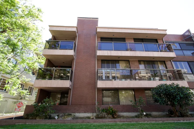 The architecture of 125 N Gale