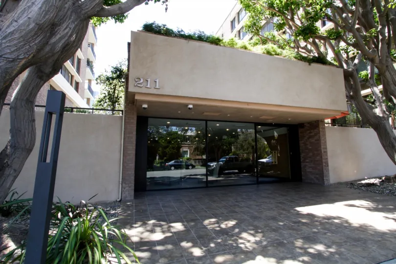 The doors entering into 211 Spalding in Beverly Hills