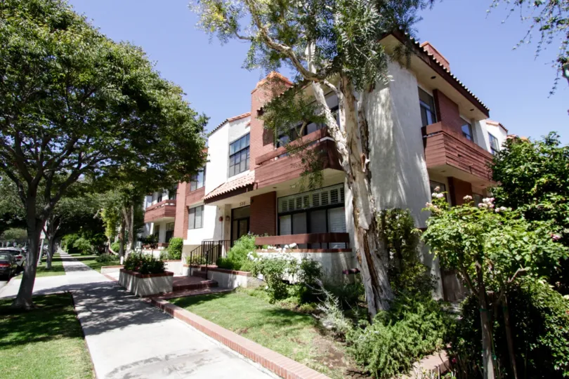 The building at 330 S Reeves in Beverly Hills