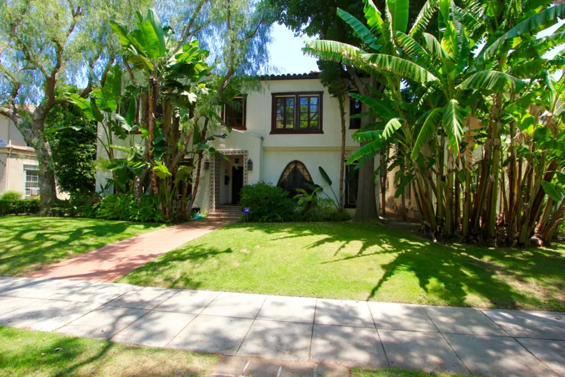 The home at 340 N Oakhurst in Beverly Hills