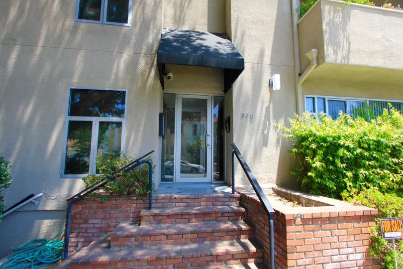 The entrance into 370 S Elm
