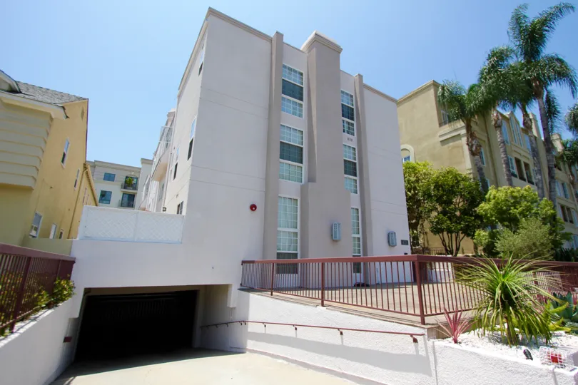 The building at 431 N Doheny in Beverly Hills