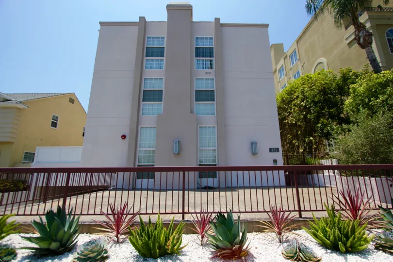 The landscaping around 431 N Doheny