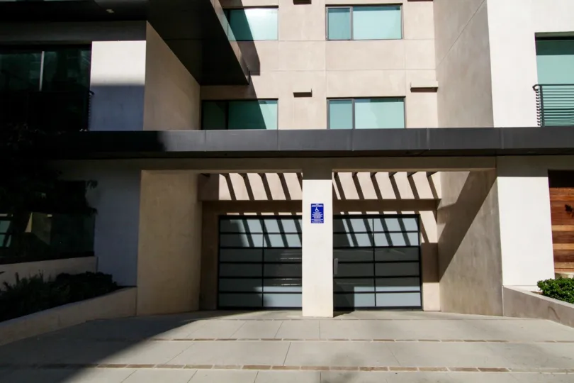 The disabled parking spots for 432 N Oakhurst