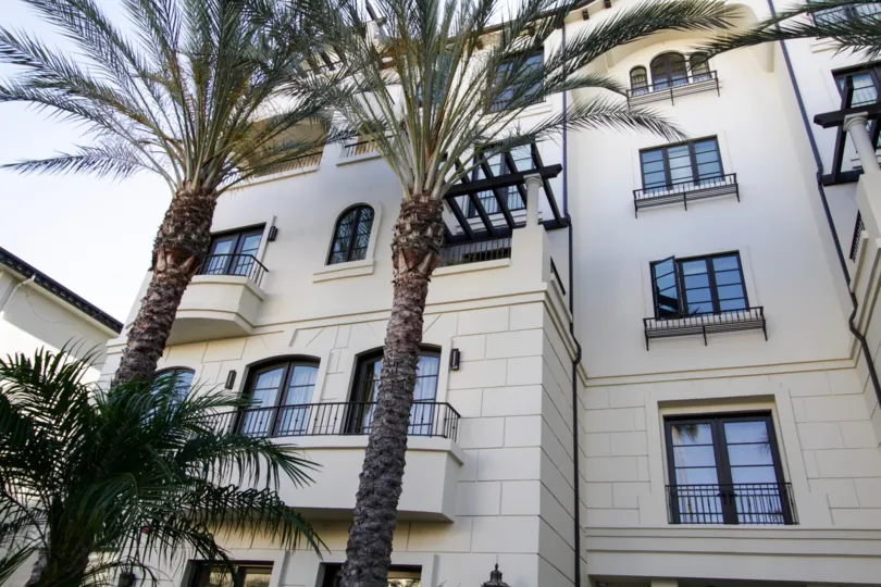 The balconies at 443 N Palm Dr
