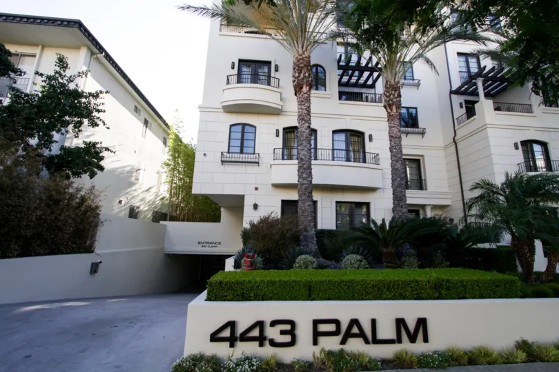 The building at 443 N Palm Dr