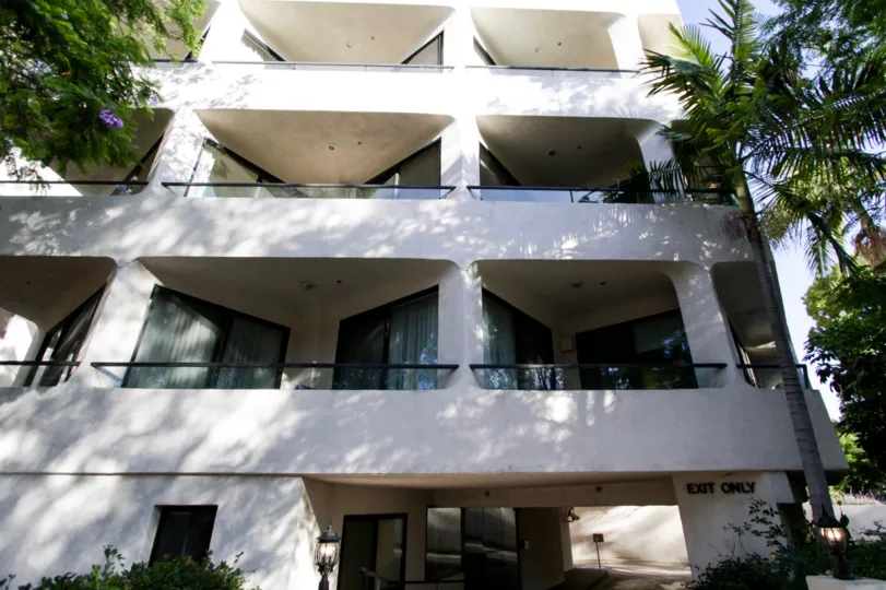 The balconies at 450 N Maple Dr