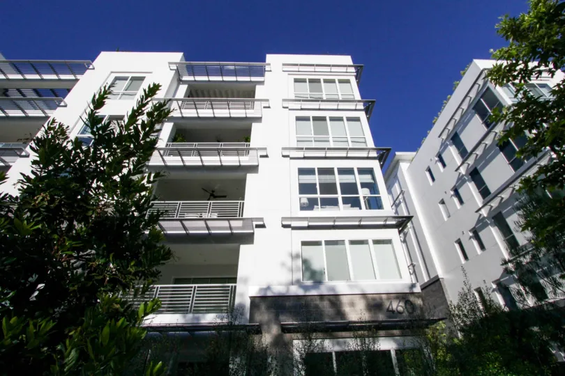 The building at 460 N Palm