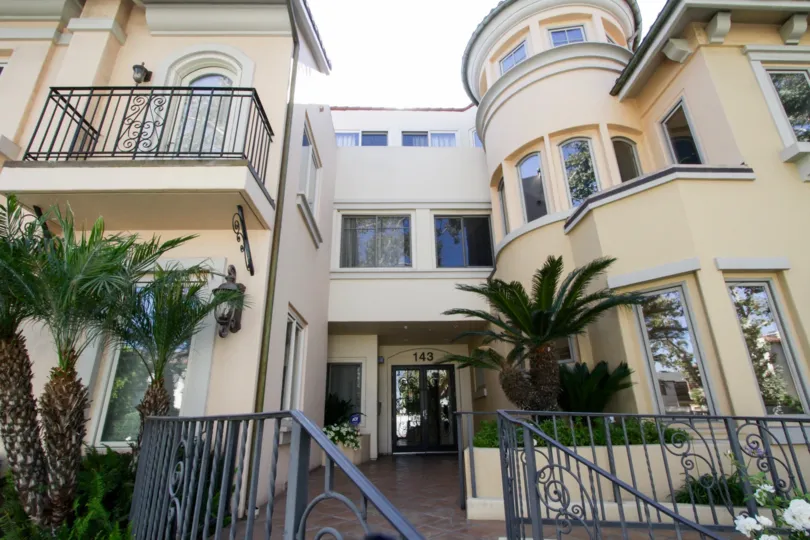 The entrance into the Beverly Hills Villas in Beverly Hills