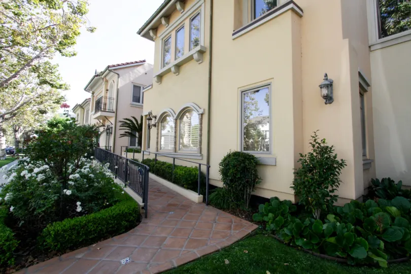 The walkway in the Beverly Hills Villas in Beverly Hills
