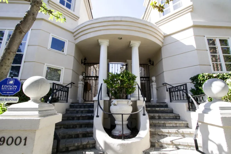 The stairs leading up to Dayton Way