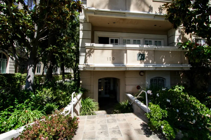 The entryway into Fleur De Lis at Palm in Beverly Hills